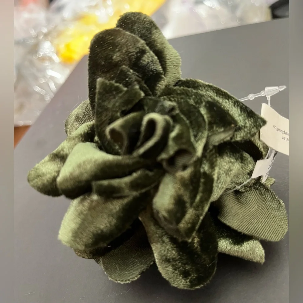 NWT Anthropologie Green Velvet Rosette Hair Claw Clip
